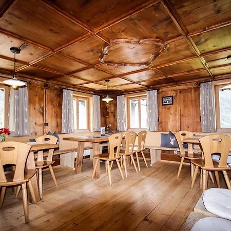 Hébergement de vacances Hus 172 *
